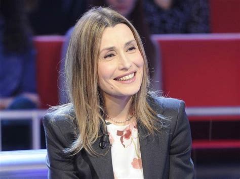 claudia koll suora|Claudia Koll: “Basta fare la suora, ora faccio la mamma”